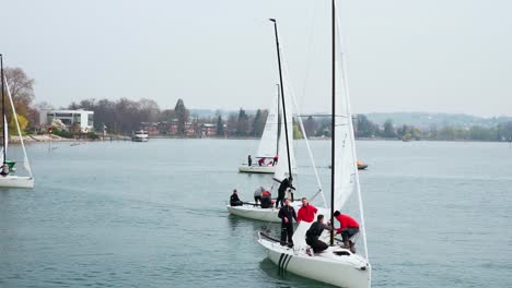 Segler-Bereiten-Sich-Auf-Das-Schaluppenrennen-Auf-Dem-Bodensee-Vor