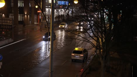 Tráfico-De-Taxis-De-La-Ciudad-Nocturna,-Alemania