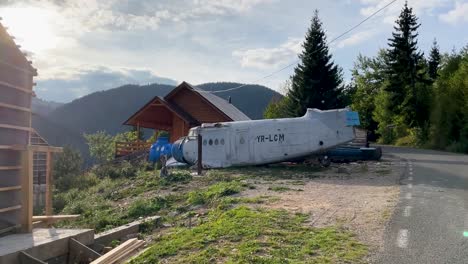 Crashed-abandoned-plane-in-the-village-of-Matisesti,-Romania