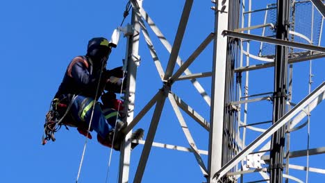 Instalación-De-Cámaras-CCTV-En-La-Torre-Celular-En-Aston-Lake-Springs,-Sudáfrica