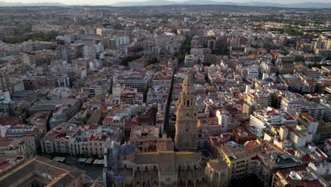 Drone-Dando-Vueltas-Sobre-El-Centro-De-La-Ciudad-De-Murcia