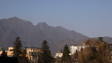 Blick-Hinauf-Zum-Fansipan,-Dem-Höchsten-Berg-Indochinas-In-Sapa,-Vietnam