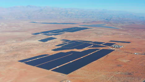 Luftaufnahme-Des-Photovoltaikparks-El-Romero-In-Der-Atacama-Wüste