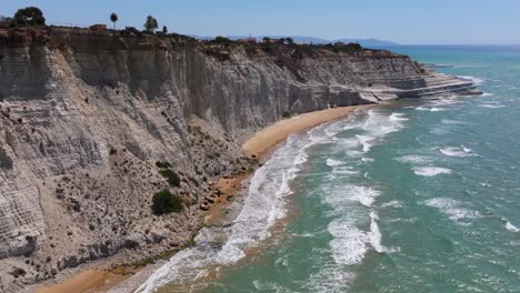 Waves-Crashing-onto-the-Shore-of-Stair-of-the-Turks