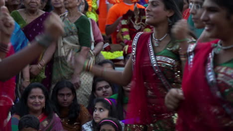 Indian-American-dancers-perform-at-Hindu-festival