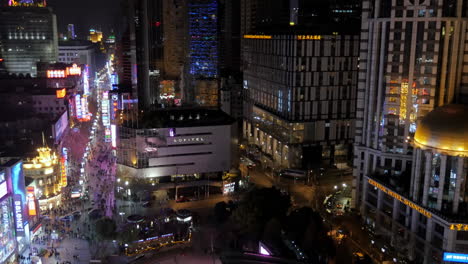 Calles-Coloridas-Y-Llenas-De-Luz-De-Shanghái-Por-La-Noche,-China-4k