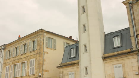 Closeup-view-of-"Quai-Valin"-lighthouse-in-La-ROchelle,-France-during-cloudy-day