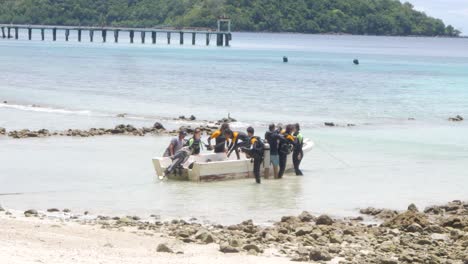 Tourists-group,-water-sports,-snorkelling,-diving,-tropical-location