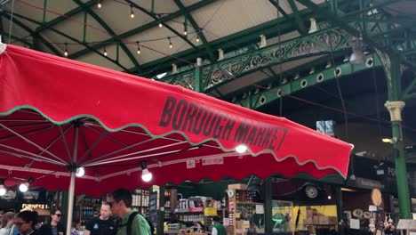 Leuchtend-Roter-Pavillon-Am-Borough-Market-In-Southwark