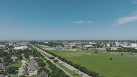 Una-Vista-Aérea-Mirando-Al-Oeste-De-La-NASA-RD-1-Y-El-Campus-Del-Centro-Espacial-Johnson-Bajo-Un-Cielo-Azul-En-Clear-Lake,-Houston,-Texas.