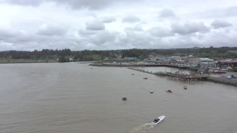 Los-Barcos-A-Reacción-Esperan-Su-Turno-Para-Comenzar-La-Carrera