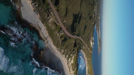 Vertikale-Aufnahmen-Von-Friedlichen-Lachsen-Und-Blauem-Strand,-Esperance-Gebiet,-Westaustralien