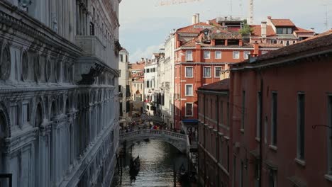 View-from-Bridge-of-Sighs-on-crowded-Ponte-de-Canonica-by-Doge-palace,-Venice