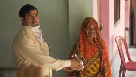 A-medium-close-up-of-a-Indian-Man-from-a-Rural-Town-in-Bihar-distributing-food-packets-to-the-migrants,-daily-wagers-and-homeless-during-the-Coronavirus-Lockdown-imposition