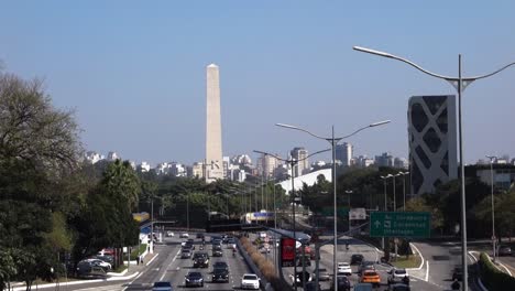 Stau-Auf-Der-Avenue-23-De-Maio,-Einer-Wichtigen-Straße-Der-Stadt