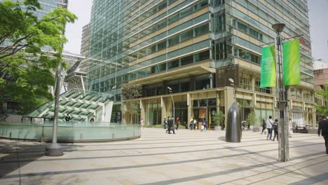 Roppongi-Streets-and-Corporate-offices-in-central-Tokyo-on-sunny-day