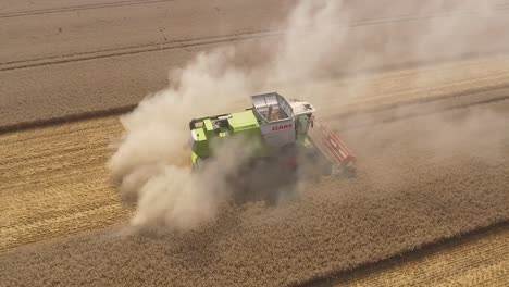 Harvest-drone-following-Claas-from-15ft-away-through-crop-dust