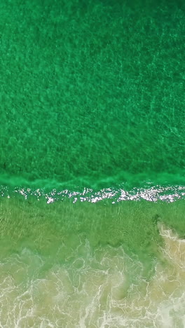 Luftaufnahme-Eines-Wunderschönen-Strandes