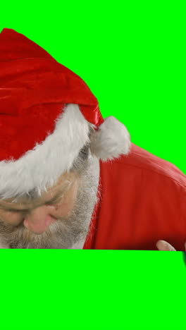 Papá-Noel-Sorprendido-Escondido-Detrás-De-Una-Pantalla-Verde