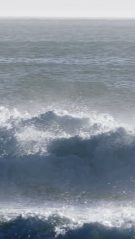 View-of-waves-on-seashore