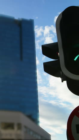 Traffic-signal-in-city