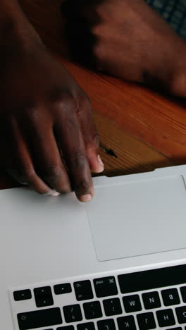 Man-and-woman-using-a-laptop