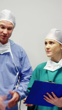 Surgeons-interacting-with-each-other-in-operation-room