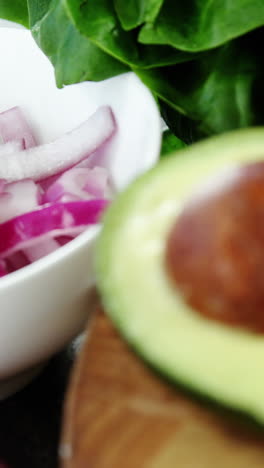 Chopped-vegetables-on-chopping-board