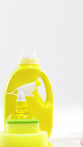 Cleaning-sponge,-cloth-and-spray-bottle