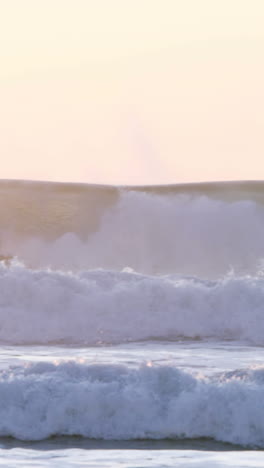 View-of-waves-on-seashore