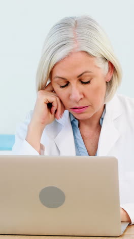 Female-doctor-using-laptop