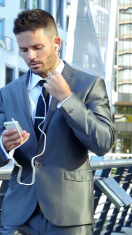 Businessman-talking-on-mobile-phone