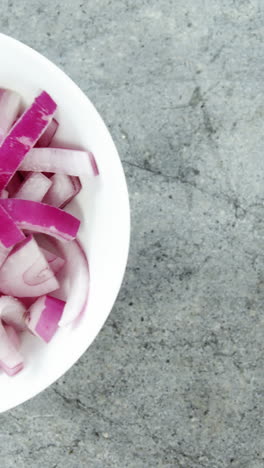 Chopped-onions-in-bowl