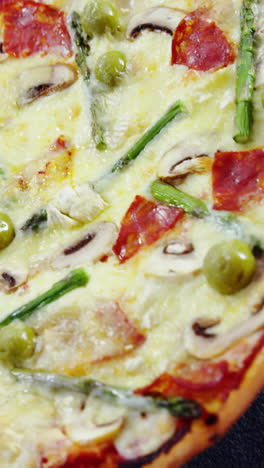 Baked-pizza-with-vegetable-toppings