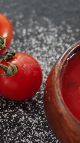 Especias-Y-Verduras-En-La-Mesa