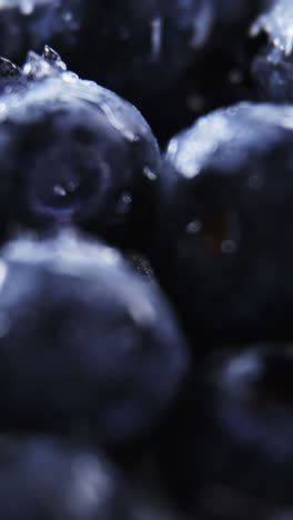 Close-up-of-fresh-blueberries-with-water-drops