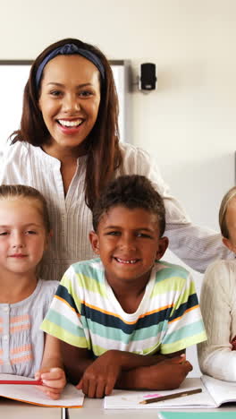 Portrait-of-teacher-and-school-kids-in-classroom