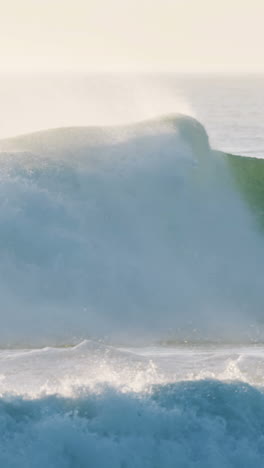 Vista-De-Las-Olas-En-La-Orilla-Del-Mar