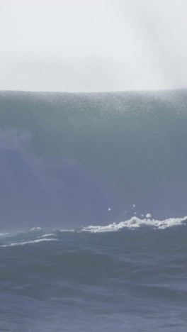 Vista-De-Las-Olas-En-La-Orilla-Del-Mar