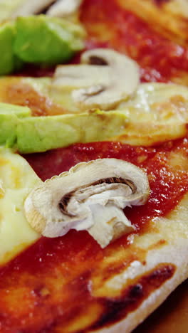 Baked-pizza-with-avocado-and-mushroom-toppings