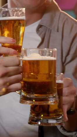 Friends-toasting-glasses-of-beer