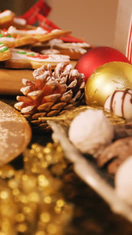 Nahaufnahme-Verschiedener-Weihnachtsdesserts-Und--geschenke