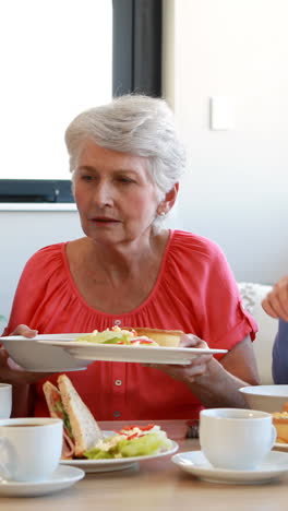 Senior-citizens-having-breakfast