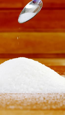 Sugar-pouring-from-spoon