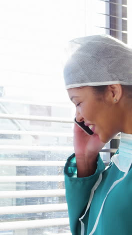 Nurse-talking-on-mobile-phone