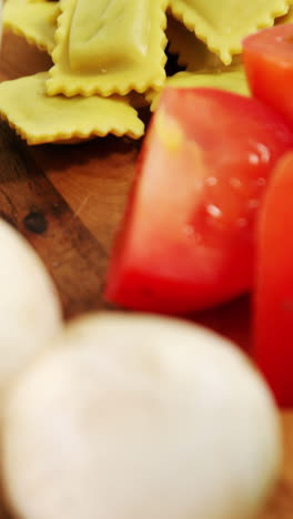 Pasta-Cruda-Con-Ingredientes