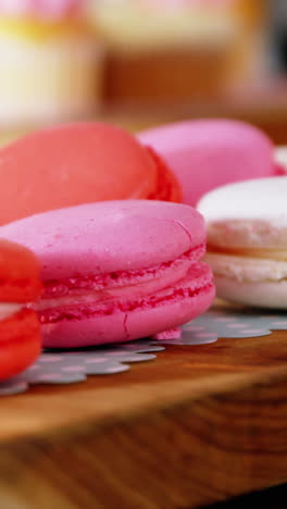 Tray-of-macaroons-on-counter