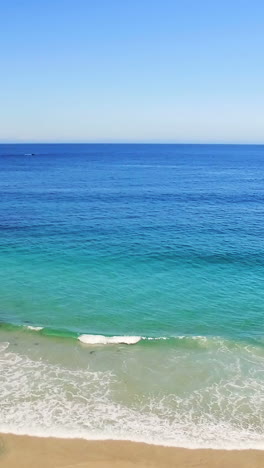 Luftaufnahme-Eines-Wunderschönen-Strandes