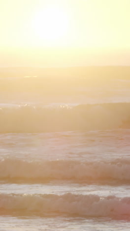 Vista-De-Las-Olas-En-La-Orilla-Del-Mar