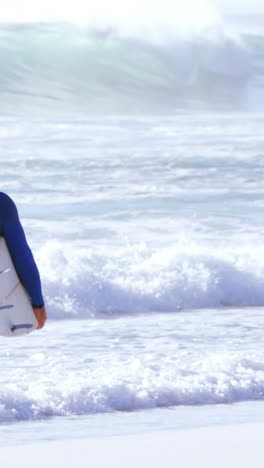 Surfer-walking-with-surfboard